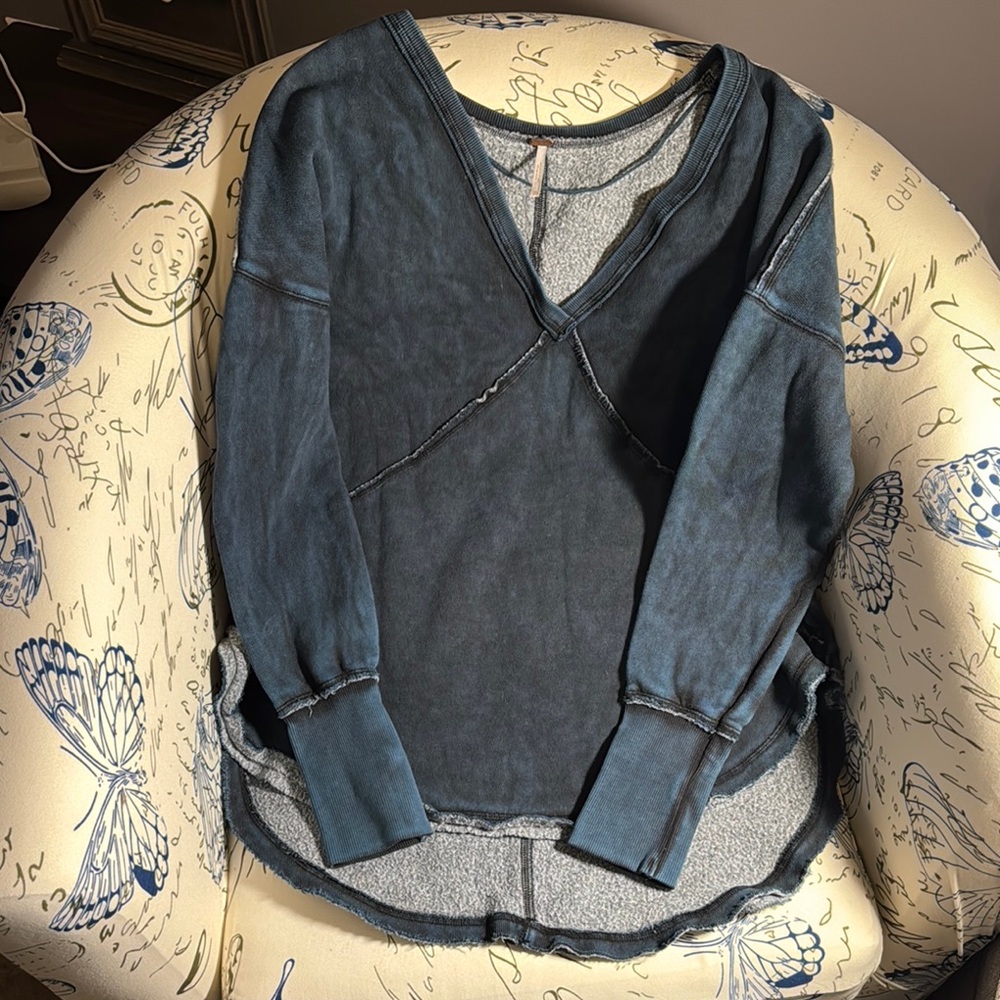 Free People V-Neck, Black, Oversized Sweatshirt SZ M